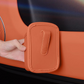 🚗 50% ОТСТЪПКА! Кожена поставка за чаша за автомобилна врата – с широко отваряне, лесен достъп до напитки и телефон. Закрепва се със стискане за стабилно прилепване. Изработена от PU кожа, издръжлива и стилна. 🛡️✨